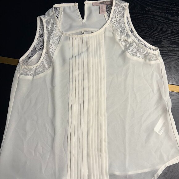 Forever 21 Contemporary Cream Tank with Lace inserts Size Small EUC - Picture 2 of 7